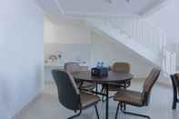 Ruang untuk Umum Spacious and Modern Look 1BR at Neo Soho Apartment By Travelio