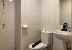 In-room Bathroom 6 Homey and Simply 2BR at Signature Park Grande Apartment By Travelio