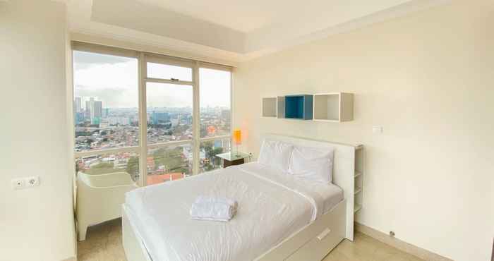 Kamar Tidur Comfort Living and Spacious 2BR at Menteng Park Apartment By Travelio