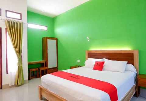 Bedroom RedDoorz near Taman Makam Pahlawan Tatura