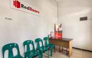 Sảnh chờ 3 RedDoorz near Widya Mandala University