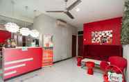 Lobi 6 RedDoorz Plus near Mall Kelapa Gading