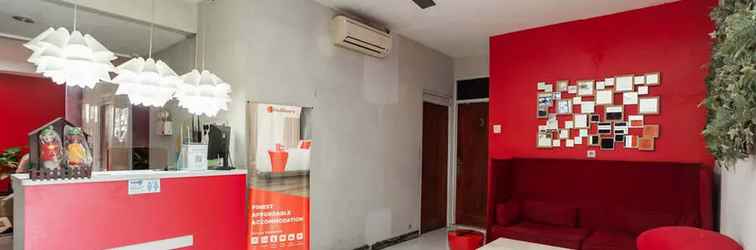 Lobi RedDoorz Plus near Mall Kelapa Gading