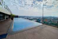 Swimming Pool Cozy and Tidy Studio Apartment at 21st Floor Warhol (W/R) Residences By Travelio