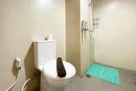 In-room Bathroom Comfort and Enjoy 1BR at Gateway Park LRT City Bekasi Apartment By Travelio
