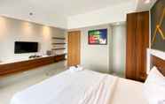 Kamar Tidur 2 Comfort and Enjoy 1BR at Gateway Park LRT City Bekasi Apartment By Travelio