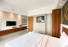 침실 2 Comfort and Enjoy 1BR at Gateway Park LRT City Bekasi Apartment By Travelio