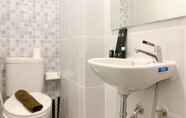 In-room Bathroom 6 Fully Furnished with Comfort Design Studio Apartment Tokyo Riverside PIK 2 By Travelio