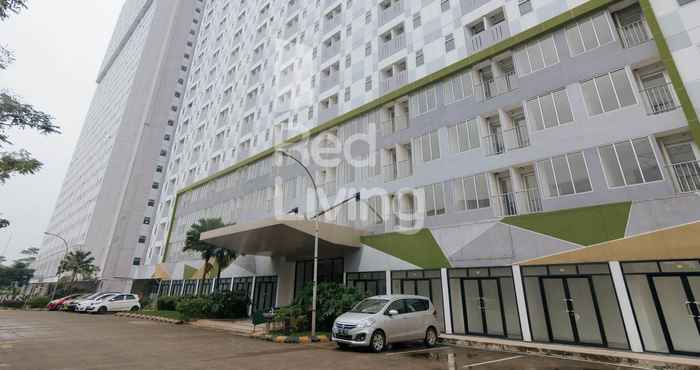 ภายนอกอาคาร RedLiving Apartemen Gunung Putri Square - TOP Room