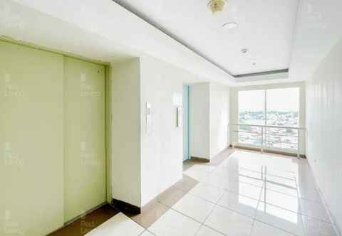 Lobby RedLiving Apartemen Green Lake View Ciputat - Pelangi Rooms 3 Tower E