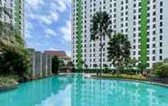 Kolam Renang 4 RedLiving Apartemen Green Lake View Ciputat - Pelangi Rooms 3 Tower E