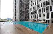 Kolam Renang 6 Simply Look and Comfort 1BR The Alton Apartment By Travelio