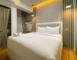 Kamar Tidur 2 Simply Look and Comfort 1BR The Alton Apartment By Travelio