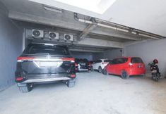 Others 6 RedDoorz Plus near Green Pramuka Square Mall