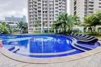 Kolam Renang Modern and Spacious 3BR at Sky House BSD Apartment By Travelio