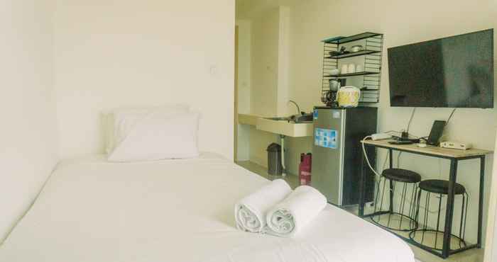 Bedroom Simply Look Studio at Tree Park City BSD Apartment By Travelio