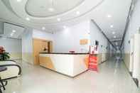 Lobby RedDoorz Plus near Thamrin Plaza Medan