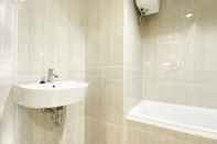 In-room Bathroom Best Homey 1BR Apartment at Vasanta Innopark By Travelio