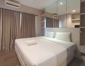 Kamar Tidur 2 Cozy and Elegant Studio Student Park Apartment By Travelio