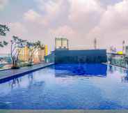 Kolam Renang 7 Cozy Stay and Simple 1BR at Evenciio Margonda Apartment By Travelio