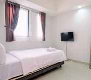 Kamar Tidur 2 Cozy Stay and Simple 1BR at Evenciio Margonda Apartment By Travelio