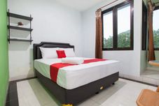 Kamar Tidur RedDoorz Syariah Near DBL Arena 2