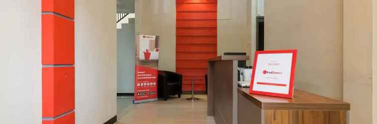 Lobby Reddoorz near Grand City Mall 2