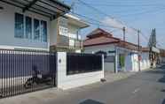 Others 7 RedDoorz Plus Syariah near Stasiun Tegal 2