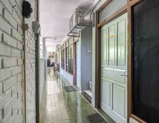 อื่นๆ 2 RedDoorz Hostel near Adisucipto Airport Yogyakarta