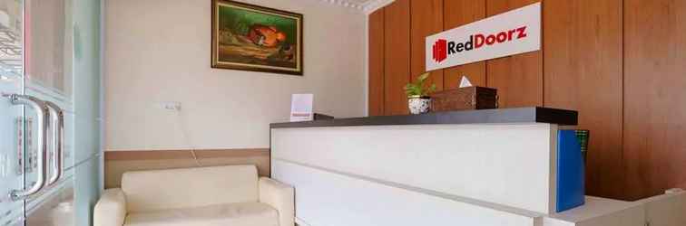 Lobby RedDoorz near Plaza Botania 1 Batam