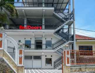 Exterior 2 RedDoorz Plus near Taman Rekreasi Selecta 2