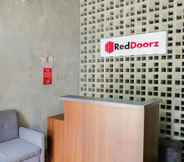 Lainnya 6 RedDoorz near Trans Studio Mall Cibubur 3