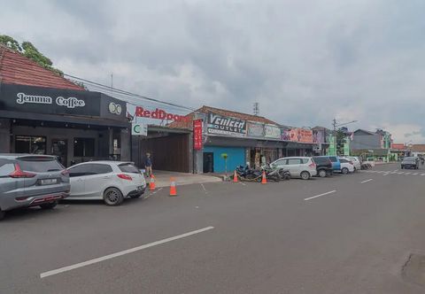 Others RedDoorz near Alun-Alun Garut