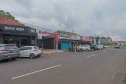 RedDoorz near Alun-Alun Garut, USD 77.56