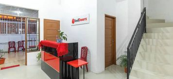Lobi 2 RedDoorz @ Jalan Dr Mansyur Medan 2
