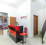 Lobby 2 RedDoorz @ Jalan Dr Mansyur Medan 2