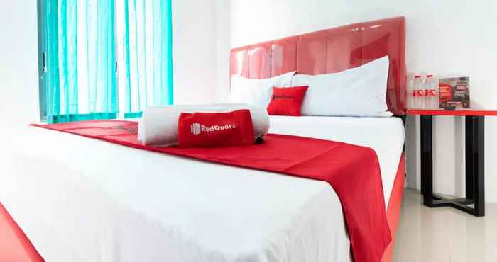 Bedroom RedDoorz @ Jalan Dr Mansyur Medan 2