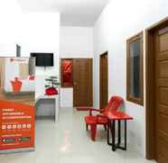 Lobi 3 RedDoorz @ Jalan Dr Mansyur Medan 2