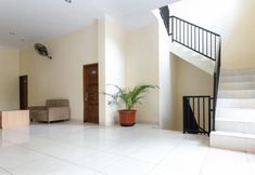 Others 6 RedDoorz Syariah near Purwosari Train Station