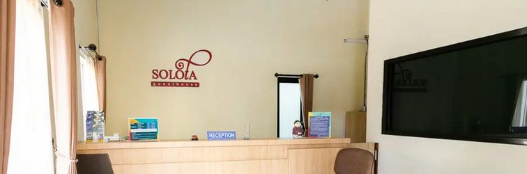 Lobby RedDoorz Syariah near Purwosari Train Station