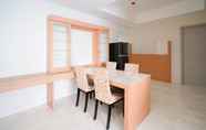 Common Space 5 Nice and Enjoy 3BR Connected to Mall at Grand Sungkono Lagoon Apartment By Travelio