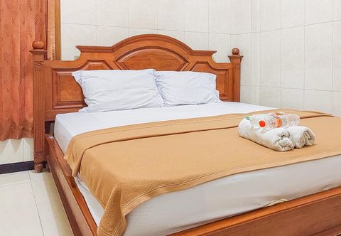 Bedroom Hotel Shinta 2 near Alun Alun Kertosono Mitra RedDoorz
