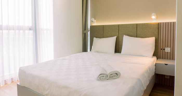 ห้องนอน Nice and Comfort 2BR at Gold Coast Apartment By Travelio