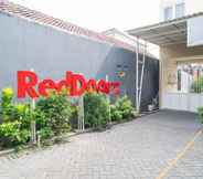 Others 5 RedDoorz Syariah near Suncity Mall Sidoarjo