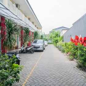 Others 1 RedDoorz Syariah near Suncity Mall Sidoarjo, Kedai Kopi Aseng/Chinese food Hotels