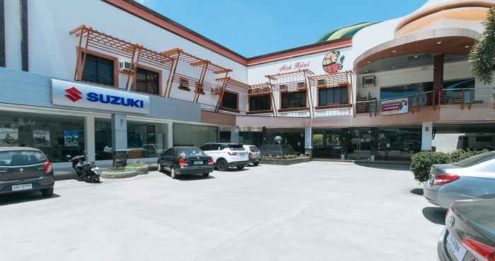 ภายนอกอาคาร RedDoorz Premium @ Nick Hotel Gerona Tarlac