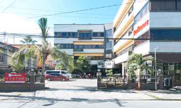 Bên ngoài 4 RedDoorz Plus at Holiday Plaza Hotel Tuguegarao City