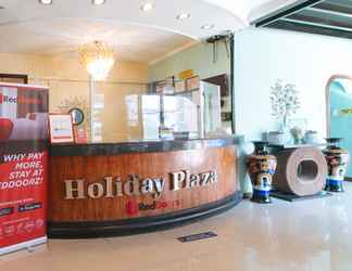 Lobby 2 RedDoorz Plus at Holiday Plaza Hotel Tuguegarao City