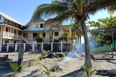 외관 RedDoorz @ Isla Virginia Beach Resort Aurora Baler