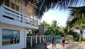 Lobi 5 RedDoorz @ Isla Virginia Beach Resort Aurora Baler